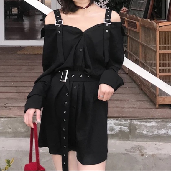 Dresses & Skirts - Buckle button down belted shirt dress